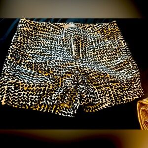 Size 4 41/2" Short Banana Republic Casual Shorts Black White MSRP $49.99